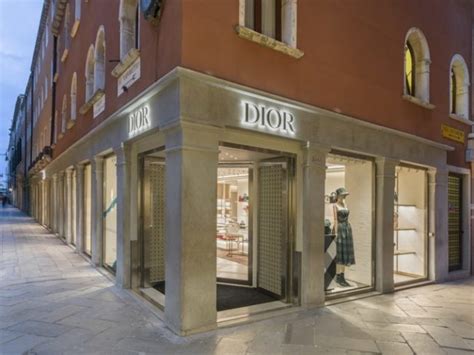 cocktail boutique dior venezia|Dior opens new luxury store in Venice, Italy – CPP.